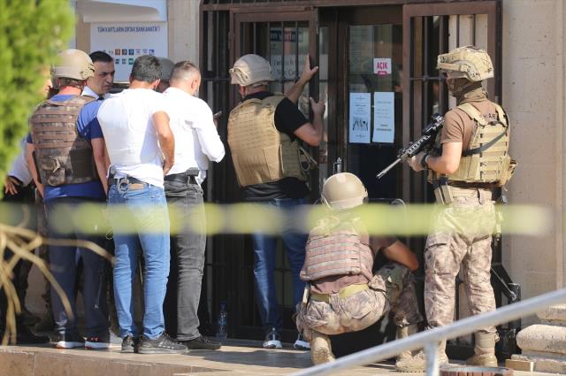 Antalya’da banka müdürünü rehin alan şüphelinin yüklü miktarda borcu olduğu ortaya çıktı