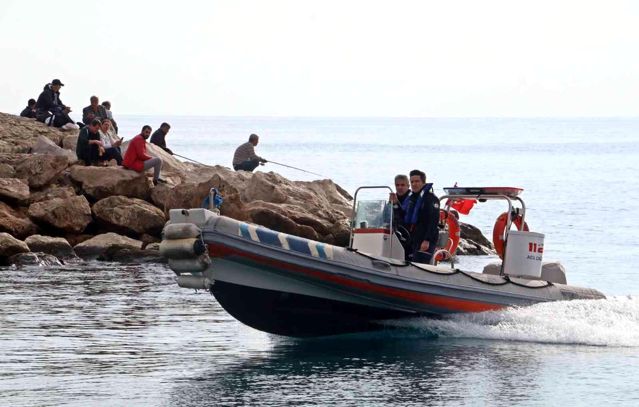 30 metrelik falezlerden düşme ihbarı deniz polisini alarma geçirdi