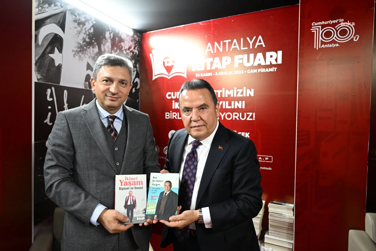 Antalya Kitap Fuarı’nda Vali Şahin ve Başkan Böcek bir araya geldi