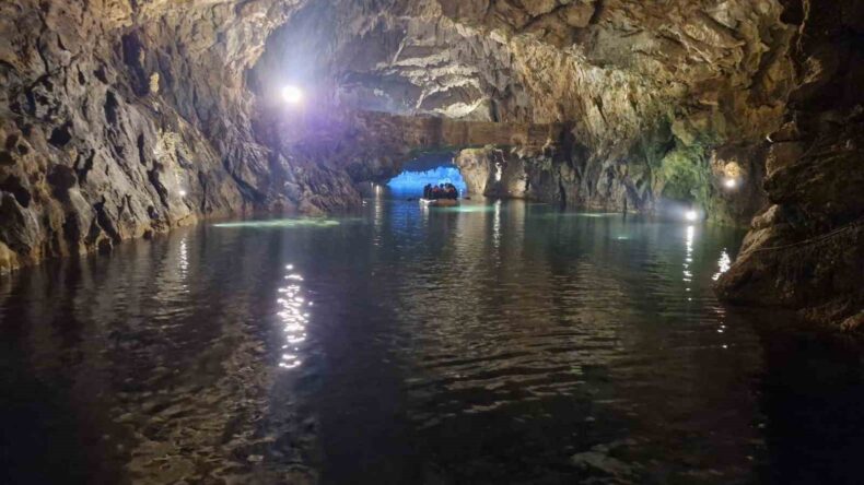 Kahverengiye bürünen su turkuaz rengine döndü, dünyaca ünlü Altınbeşik Mağarası yeniden ziyarete açıldı