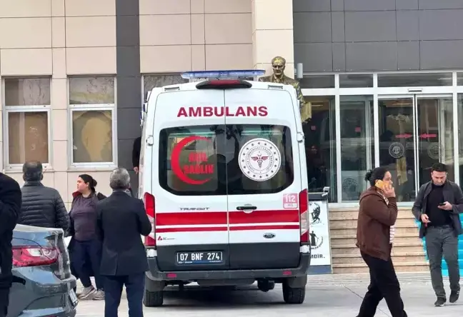 Gazipaşa’da Adliye Önünde Kalp Krizi Geçiren Adam Hayatını Kaybetti