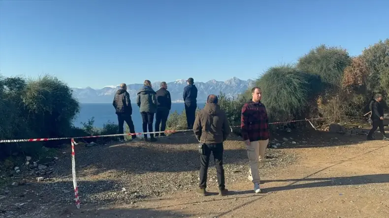 Falezlerden Denize Düşen Genç İçin Arama Devam Ediyor