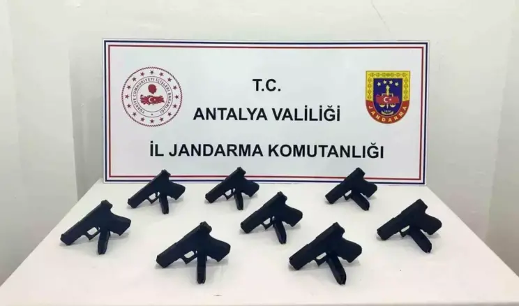 Antalya’da Ruhsatsız Silah Operasyonu