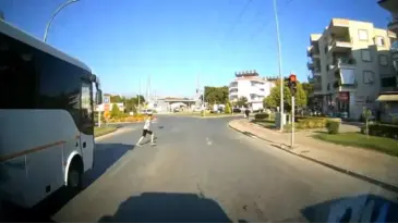Ambulans Şoförü İki Kazayı Önledi