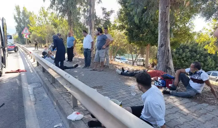 Alanya’da Midibüs Çarpıştı: Çok Sayıda Yaralı