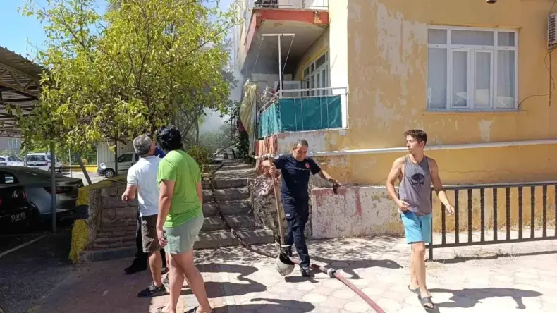 Antalya’da Yangın: Yürümekte Zorlanan Vatandaş Oğlunun Yardımıyla Kurtarıldı