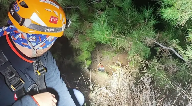 Uçuruma Düşen Turistler Kurtarıldı