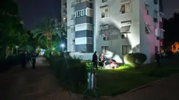 Antalya’da 74 Yaşındaki Kadın Düşerek Hayatını Kaybetti