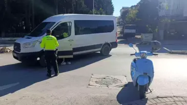 Manavgat’ta Motosiklet-Minibüs Çarpıştı