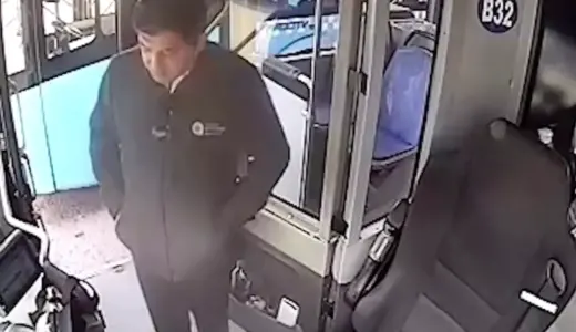 Yaşlı adamın otobüste unuttuğu içinde 4 bin euro olan çantanın başında adeta nöbet tuttu