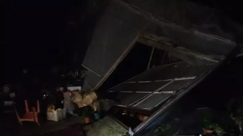 Manavgat’ta Hortum Hasara Yol Açtı