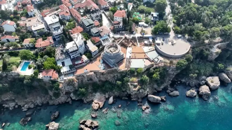 Antalya’daki Tufa Kıyı Falezi Dünyada Tek