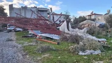 Hortumun neden olduğu zarar, gün ağardığında ortaya çıktı