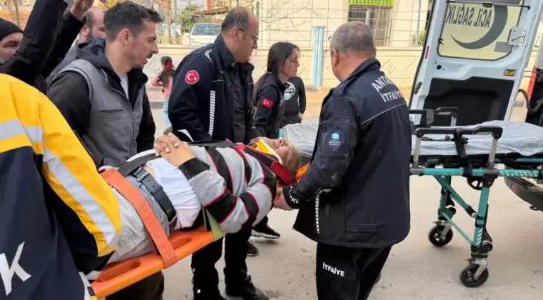 Antalya’da Asansör Boşluğuna Düşen Adam Yaralandı